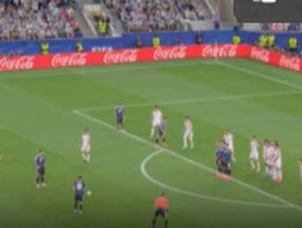 Argentinien steht schon vor dem Spiel gegen Jordanien als Gruppensieger fest, Lionel Messi sitzt lange Zeit auf der Bank. Trotzdem hat er auch als Joker genug Zeit für den nächsten genialen Moment.