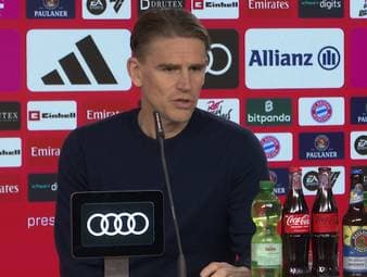 Der FC Bayern holt Noel Aséko im Sommer zurück an die Säbener Straße. Sportdirektor Christoph Freund zeigt sich erfreut über die Rückkehr des Youngsters und erklärt die Hintergründe.