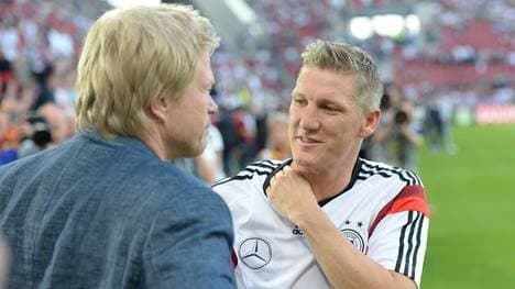 Oliver Kahn (l.) spielte von 2002 bis 2008 mit Schweinsteiger beim FC Bayern zusammen