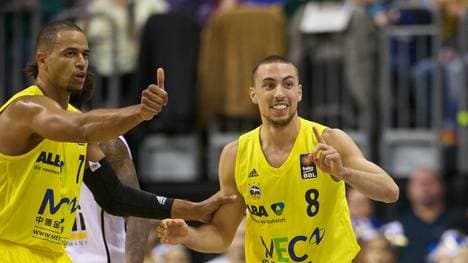 Ismet Akpinar (r.) von ALBA Berlin