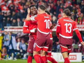 Aufregung im Schweizer Team. Vor dem Abflug in die USA müssen die Eidgenossen auf Breel Embolo verzichten. Dabei ist der Grund für den vorübergehenden Ausfall äußerst skurril.