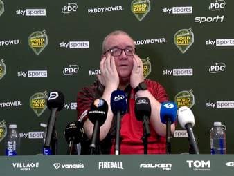 Die Darts-WM sorgt für jede Menge Gesprächsstoff. Auch am Mikrofon sorgen die Stars für Unterhaltung.