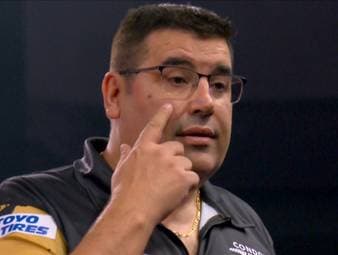 Jose de Sousa sorgt bei der Darts-WM für ein Mega-Comeback. Zuvor hat er aber vor allem mit dem richtigen Spielstand zu kämpfen.