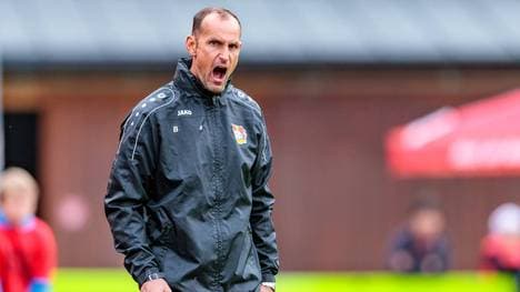 Leverkusens Trainer Heiko Herrlich warnt vor dem DFB-Pokal-Auftakt gegen den KSC