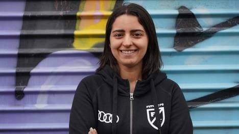 Stephanie Luana da Silva Santos genannt "Teca" hat sich als erste Frau weltweit für ein FIFA-Event qualifiziert