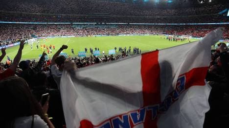 Die UEFA hat Ermittlungen wegen englischer Fans eingeleitet