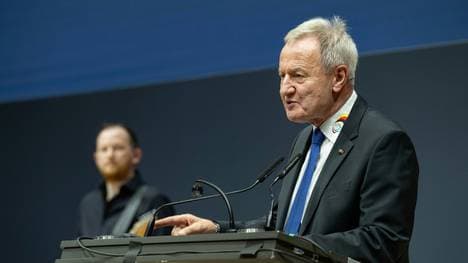 Friedhelm Julius Beucher am Rednerpult