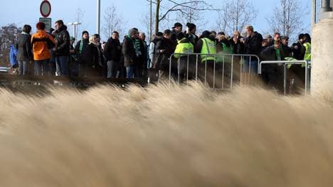 FBL-GER-BUNDESLIGA-WOLFSBURG-BREMEN-SECURITY