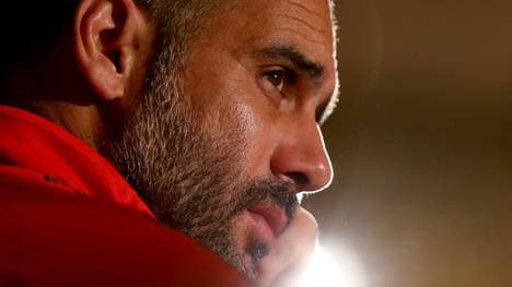Pep Guardiola vom FC Bayern denkt nach