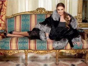 Sie ist die "Königin des rumänischen Fußballs": Anamaria Proda Reghecampf ist die Frau eines ehemaligen Bundesligaspieler und seit Jahren dick im Geschäft. Als nächstes plant die Agentin den Kauf eines rumänischen Erstligisten.