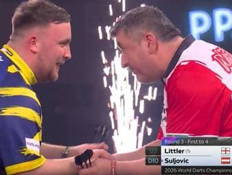Luke Littler ist nicht zu stoppen. Gegen Suljović lässt der Titelverteidiger keine Zweifel an seinem Favoritenstatus und bricht seinen eigenen Average-Rekord.