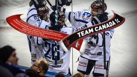 Iserlohns Team Canada 1c - mit den Deutsch-Kanadiern Brad Ross (l.), Chad Bassen (r.) und dem Kanadier  Cody Sylvester
