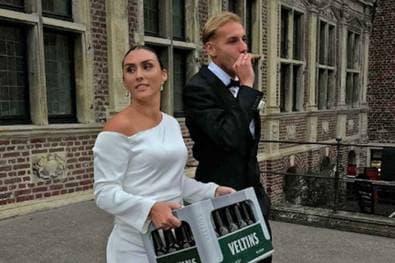 S04-Fans feiern dieses Foto: Das steckt dahinter