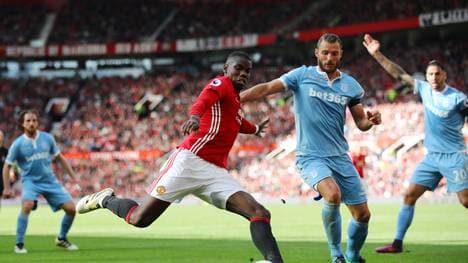Manchester United v Stoke City - Premier League