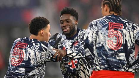 Die Aufwärmshirts der Bayern-Stars sollen versteigert werden