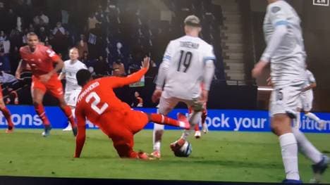 Der Mainzer Edimilson Fernandes flog bei der Schweiz in der EM-Quali gegen Israel mit Rot vom Platz