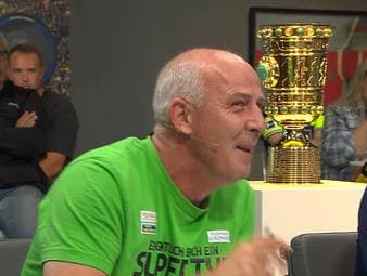 Ein gut aufgelegter Mario Basler haut im Fantalk mal wieder einen raus. Mit seinen Sprüchen über Lionel Messis Laufleistung und Spielprämien erheitert er die Runde.