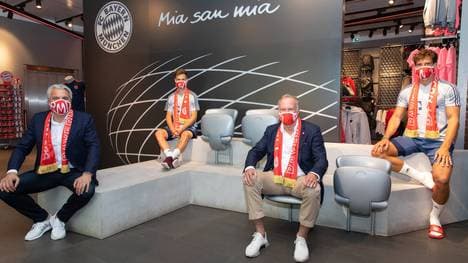 Der FC Bayern unterstützt die Initative von Joshua Kimmich (2.v.l.) und Leon Goretzka (r.)