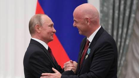 Wladimir Putin hat Gianni Infantino mit dem Freundschaftsorden ausgezeichnet