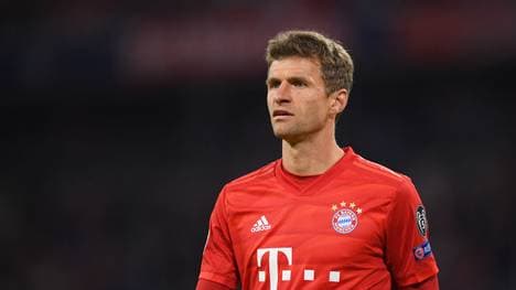 Thomas Müller sitzt gegen den SC Paderborn auf der Bank