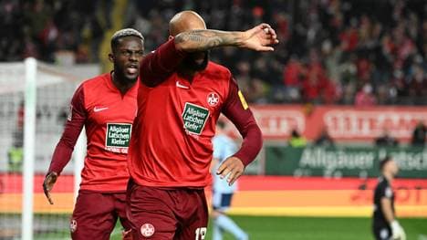 Terrence Boyd (r.) steht vor einem Transfer