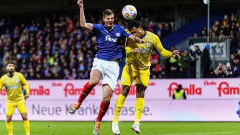 Intensives Duell zwischen Kiel und Braunschweig