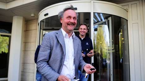 Peter Neururer ist voller Hoffnung, dass es bei Schalke wieder aufwärts geht