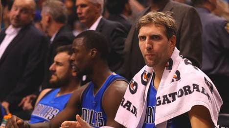Andrew Bogut (l.) und Harrison Barnes (M.) spielen jetzt an der Seite von Dirk Nowitzki