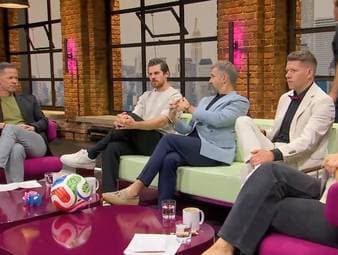 Jonas Hofmann und Micky Beisenherz analysieren im MagentaTV Breakfast Club die Voraussetzungen für ein Bundestrainer-Engagement von Jürgen Klopp und diskutieren dessen persönliche Vorstellungen.