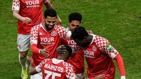 Danny da Costa (r.) nach dem Treffer zum 3:2