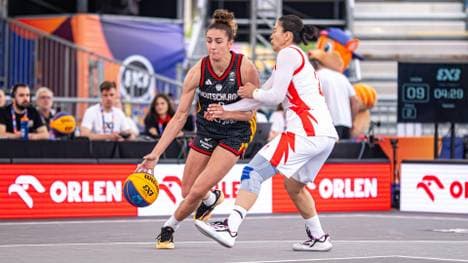 Marie Reichert (l.) im Auftaktspiel gegen China