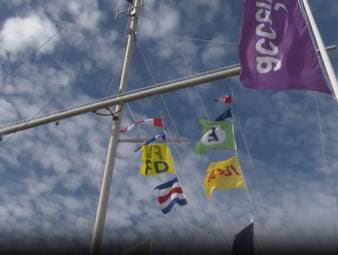 Bo Gerth erklärt im SPORT1 Interview die Bedeutungen der Flaggen, auf die die Segler bei der Kieler Woche achten müssen.