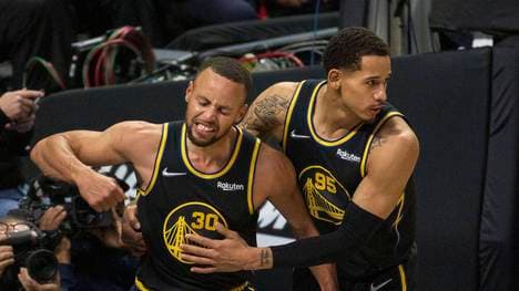 Stephen Curry (l.) droht eine Zwangspause