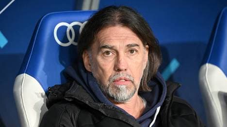 Mainz-Sportdirektor Martin Schmidt ist nach der Pleite gegen Heidenheim sprachlos.
