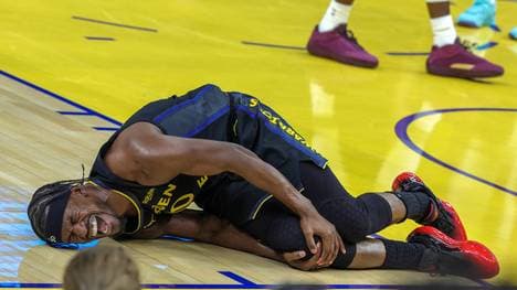 Die Golden State Warriors unter Schock: Jimmy Butler verletzt sich gegen Miami schwer und verpasst den Rest der NBA-Saison wegen eines Kreuzbandrisses