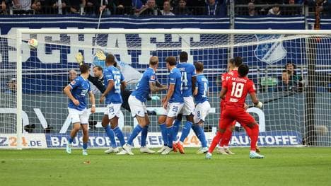 Christopher Nkunku von RB Leipzig traf traumhaft per Freistoß zur Führung