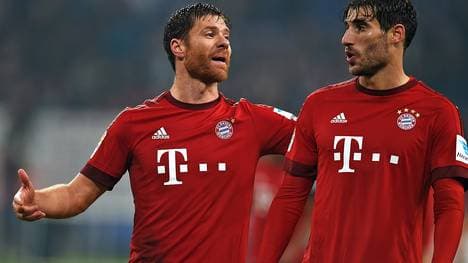 Xabi Alonso (l.) und Javi Martinez überragten beim Sieg gegen Hertha BSC
