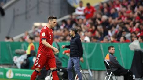FC Bayern: Niklas Süle verlässt bedröppelt den Platz