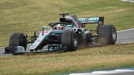 Lewis Hamilton befand sich kurze Zeit in der Anfahrt zur Boxengasse, bog dann aber wieder auf die Strecke ein