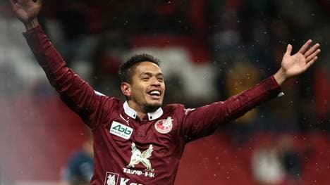 Carlos Eduardo jubelt im Trikot von Rubin Kasan