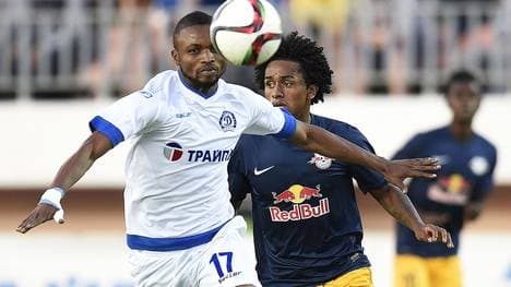 Dinamo Minsk mit Umaru Bangura (l.) steht vor dem Weiterkommen gegen Yordy Reyna und RB Salzburg