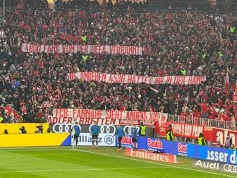 Bayern-Fans teilen gegen Bosse aus