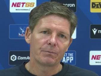Crystal Palace schlägt den FC Liverpool mit 2:1 und ist nun seit 18 Spielen in Serie ungeschlagen. Trainer Oliver Glasner erklärt, wie er mit seinem Team die Serie fortsetzen möchte.