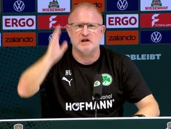 Fürth-Trainer Heiko Vogel übt nicht nur deutliche Kritik an der Handspiel-Entscheidung selbst, sondern auch an der Art und Weise der Kommunikation des vierten Offiziellen.