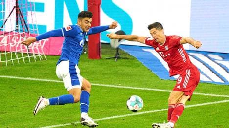 Robert Lewandowski vom FC Bayern (hier gegen Schalke 04) liegt im Twitter-Ranking in den Top 10