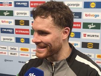 Johannes Golla freut sich über den Auftaktsieg bei der Handball-EM. Sein härtester Gegner am Donnerstagabend schien ein Insekt zu sein. 