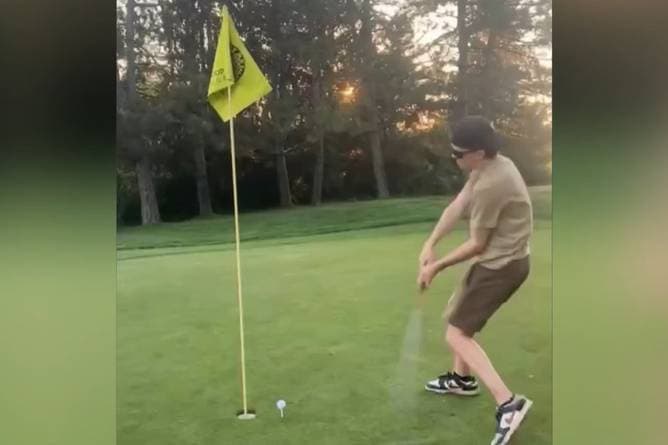 Unfassbarer Golfschlag geht viral