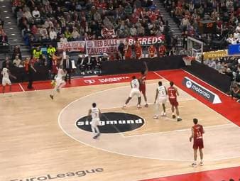 Der deutsche Europameister Andreas Obst stellt im EuroLeague-Spiel des FC Bayern München gegen Baskonia einen persönlichen Rekord auf.