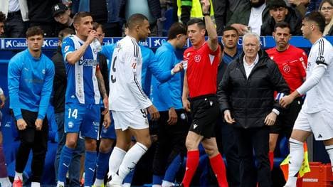 Rot: Mbappe muss vorzeitig vom Feld