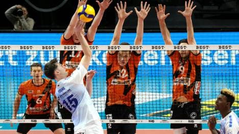 Daurrivalen: Friedrichshafen und Berlin